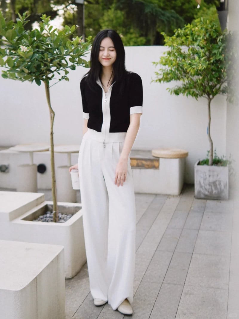 phối áo croptop với quần ống rộng