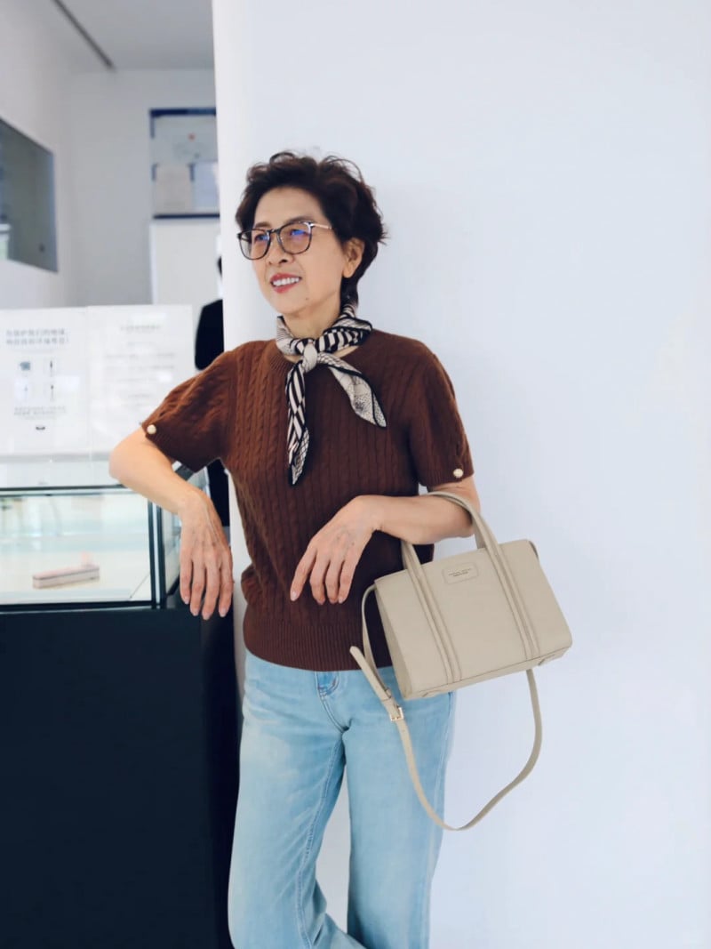 chọn quần áo cho mẹ 60 tuổi