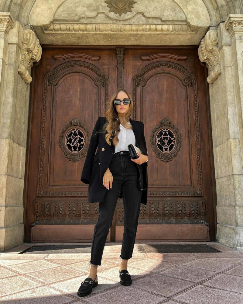 Quần baggy jeans nữ mặc với áo blazer