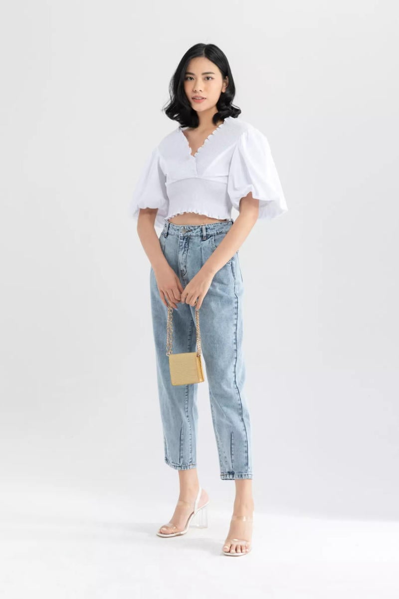 Quần baggy jeans nữ mặc với áo blouse