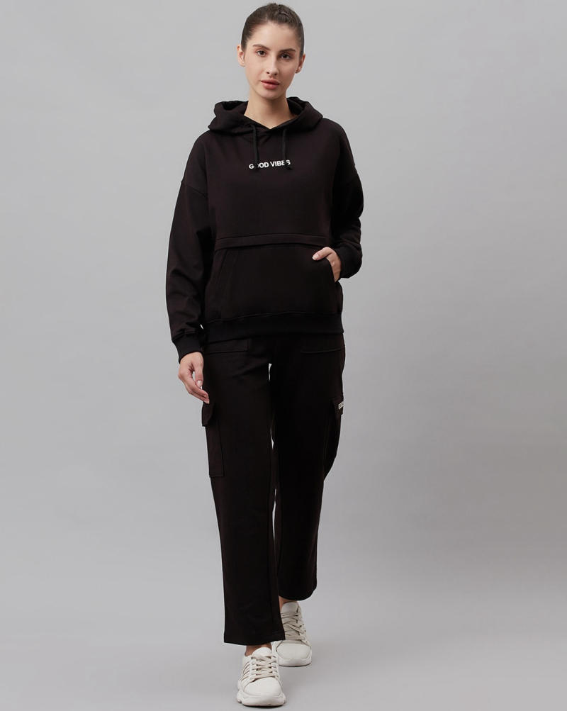 phối đồ với Quần Hoodie Nữ