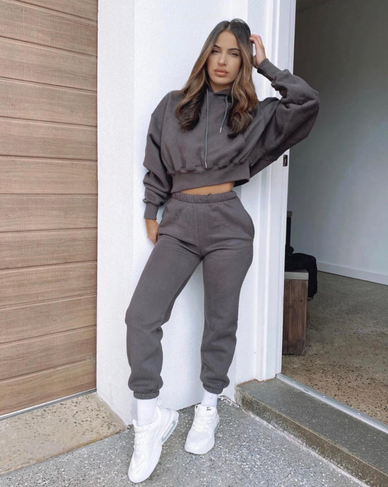phối đồ với Quần Hoodie Nữ