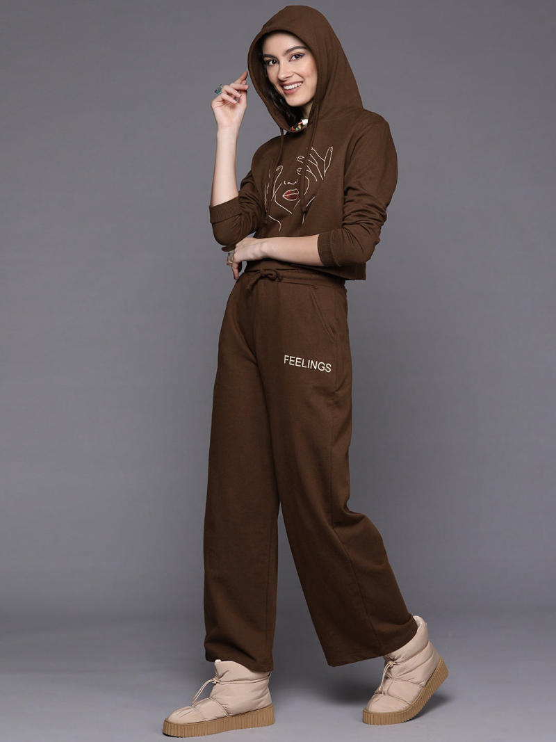 phối đồ với Quần Hoodie Nữ