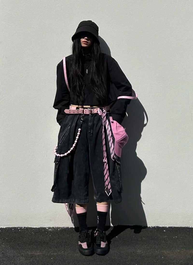 Mẹo bảo quản và giữ phom quần jean lửng bền đẹp như mới