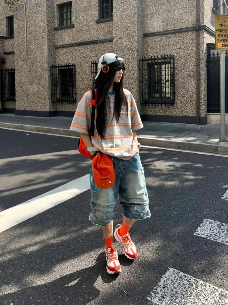 Quần lửng jean kết hợp cùng áo thun