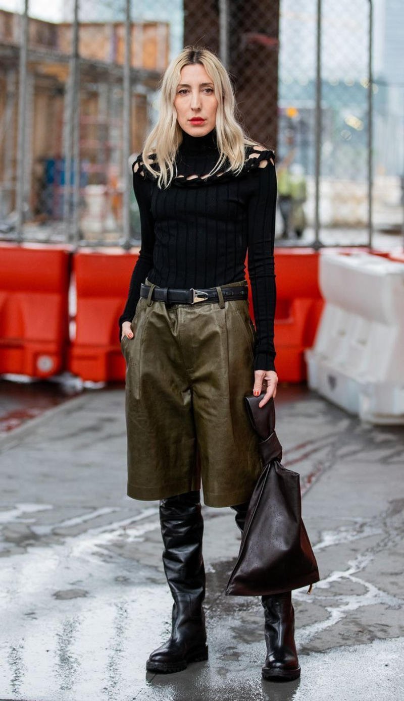 Quần Ngố Trắng/Be + Áo Len Tăm/Áo Cardigan + Giày Bệt/Ankle Boots