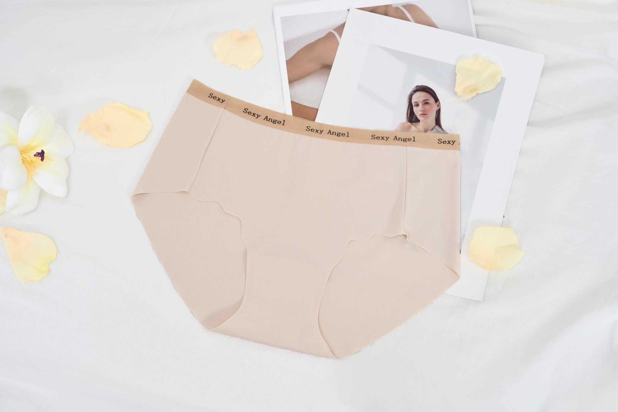 Quần lót nữ Cardina dòng Younger vải su lạnh thiết kế cạp Sexy Angel
