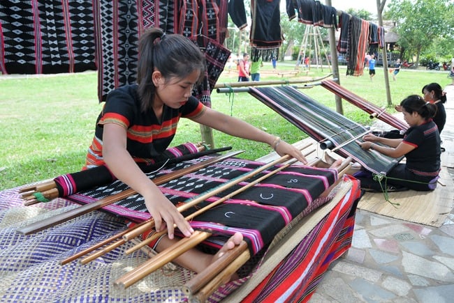 Lịch Sử Hình Thành và Phát Triển Trang Phục Tây Nguyên