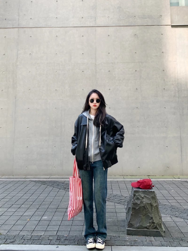 quần jean ống rộng phối với áo hoodie