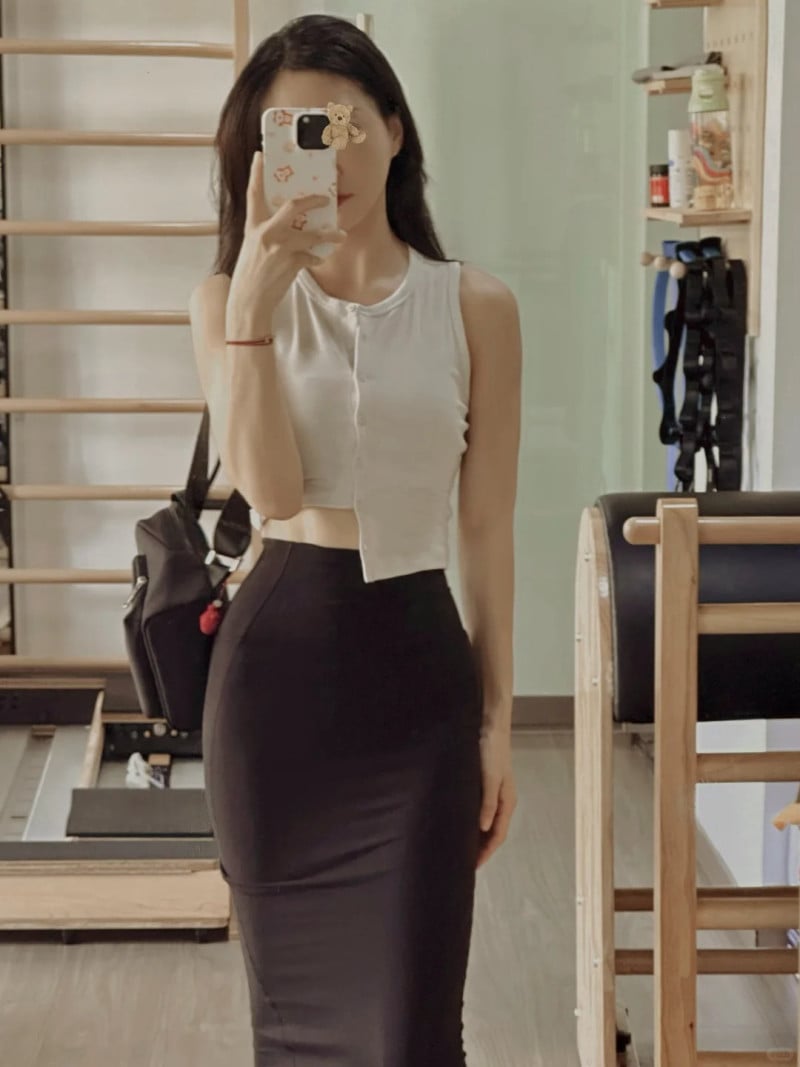 áo croptop mặc với quần gì