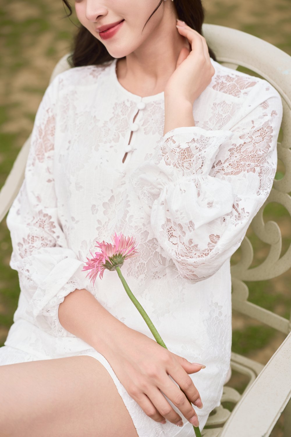 Áo ren thêu tay cách điệu
