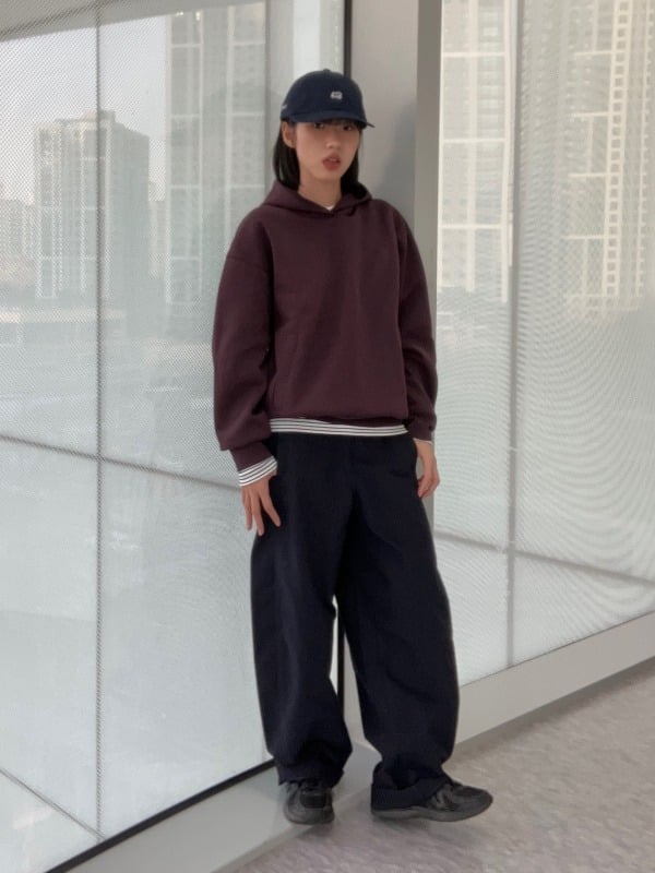 Sành điệu cả cây với Set đồ nỉ (Sweatsuit) + mũ lưỡi trai