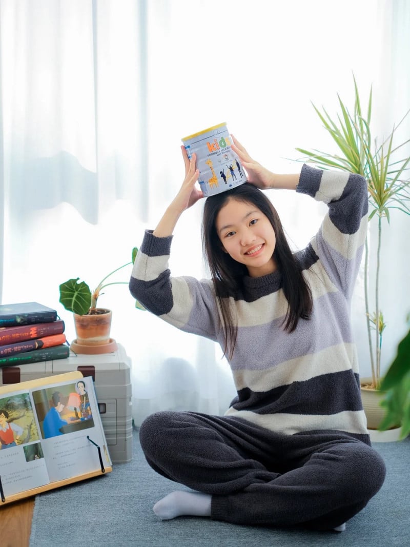 sinh năm 2013 hợp màu gì