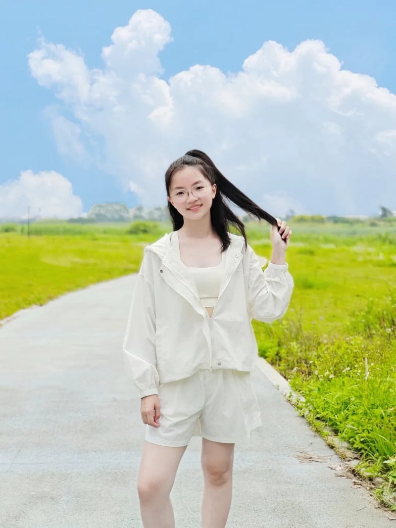 sinh năm 2013 hợp màu gì