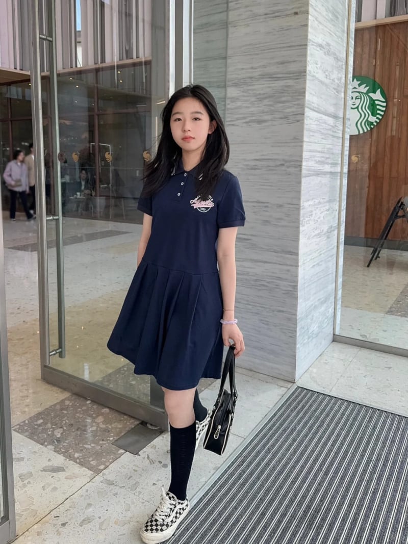 sinh năm 2013 hợp màu gì