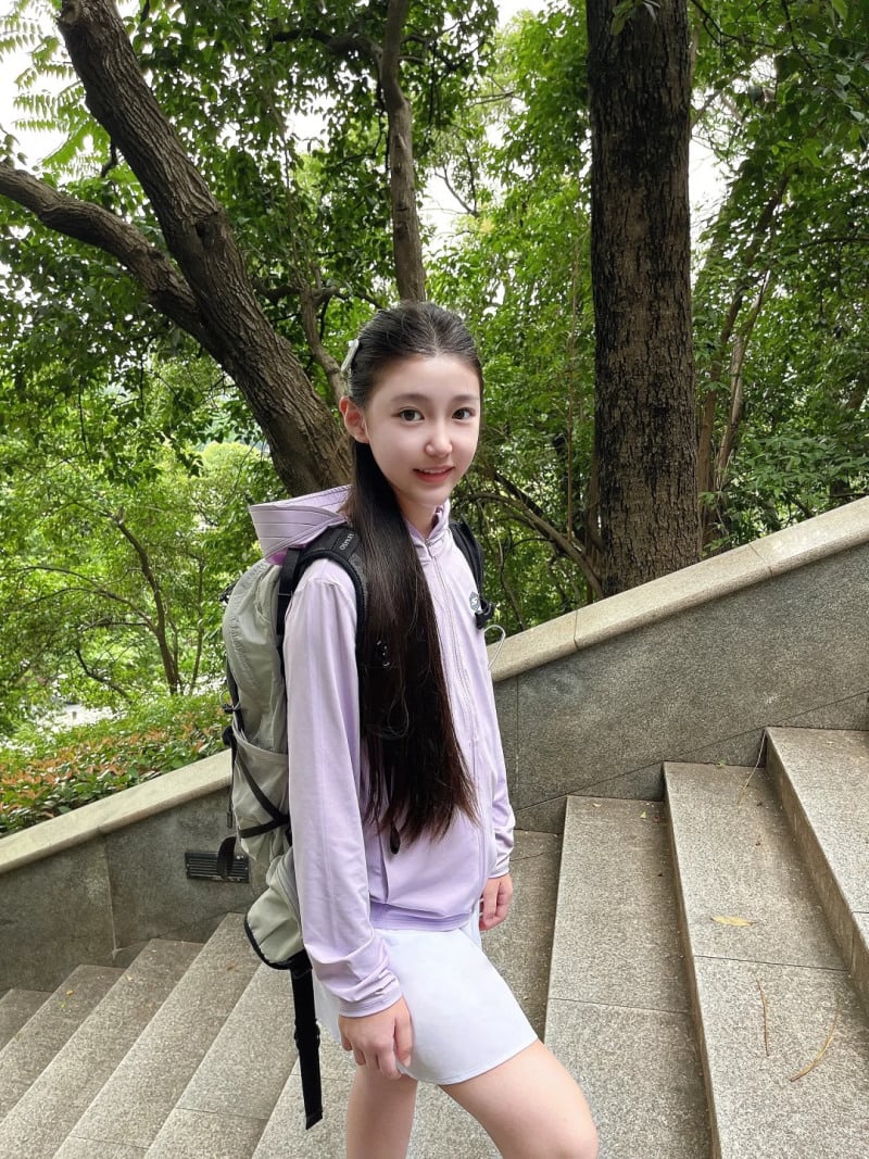 sinh năm 2013 hợp màu gì