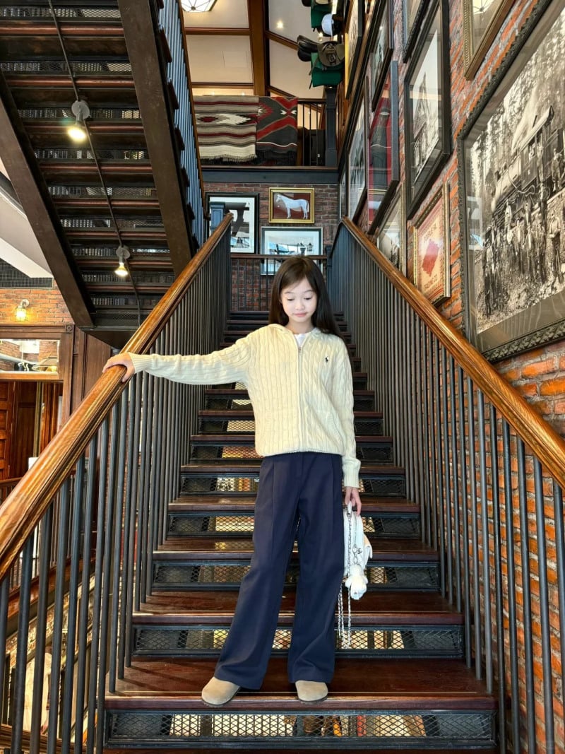 sinh năm 2013 hợp màu gì