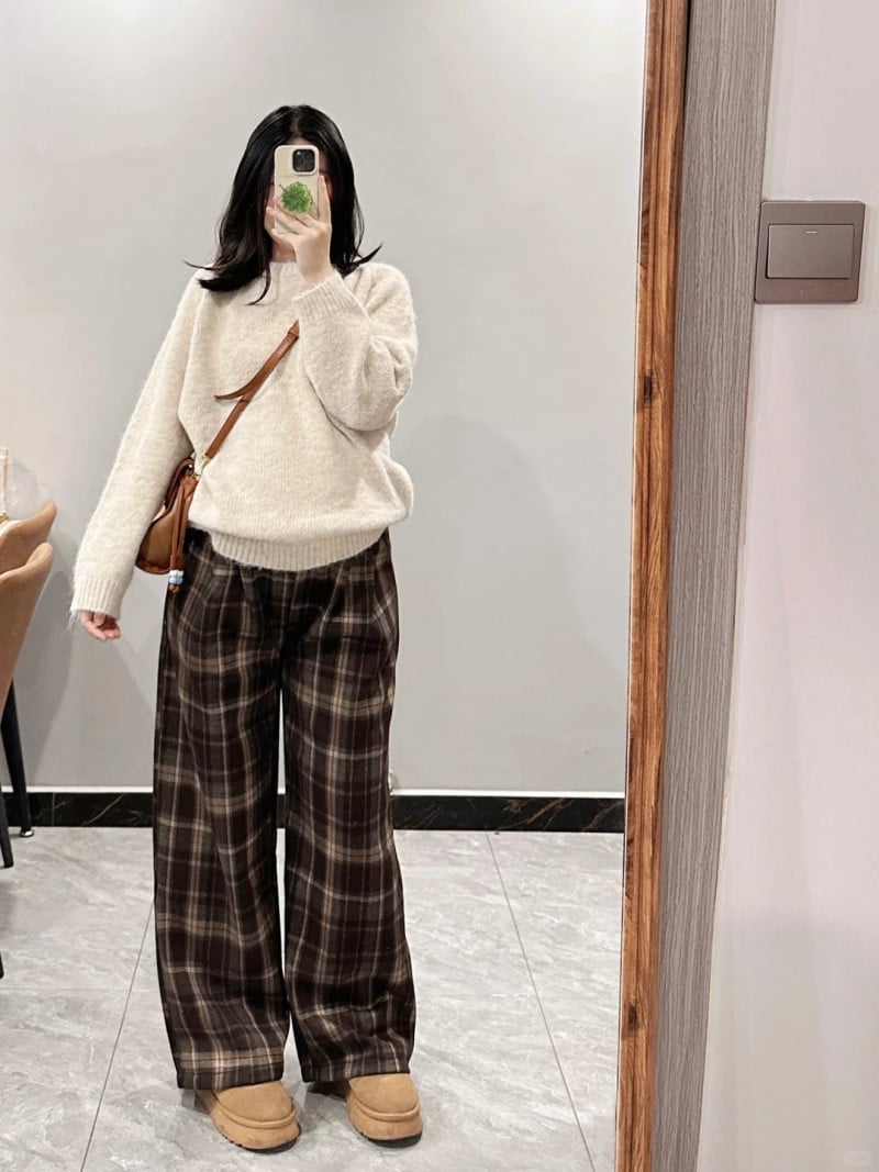 quần sọc caro phối với áo gì