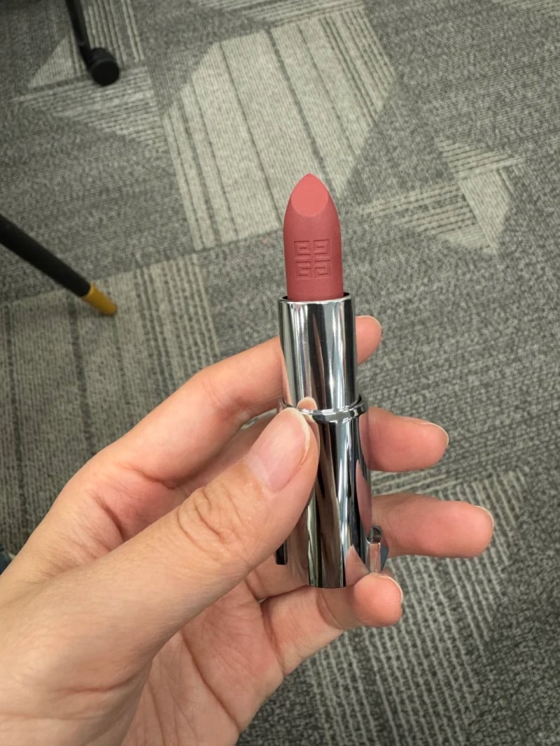 son màu hồng nude