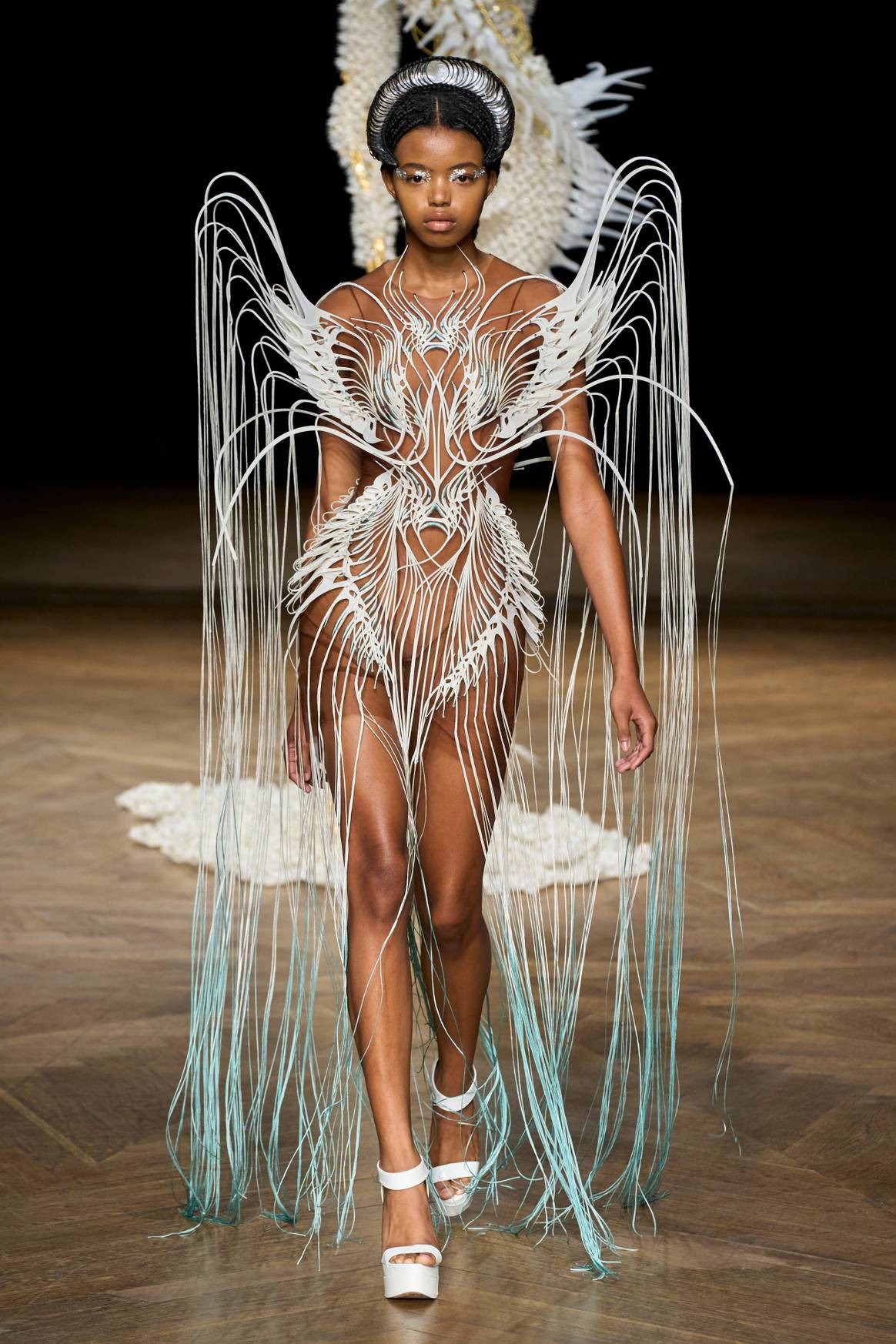 Lưu ý khi phối đồ Surrealist Fashion
