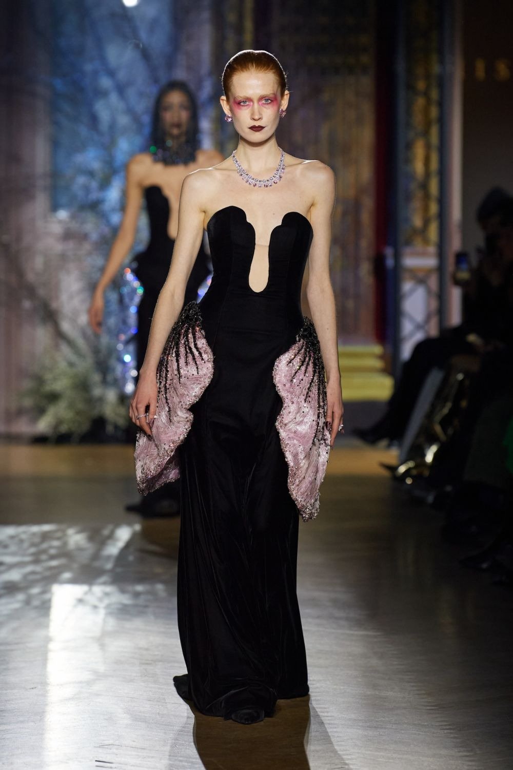Lịch sử và nguồn gốc của Surrealist Fashion