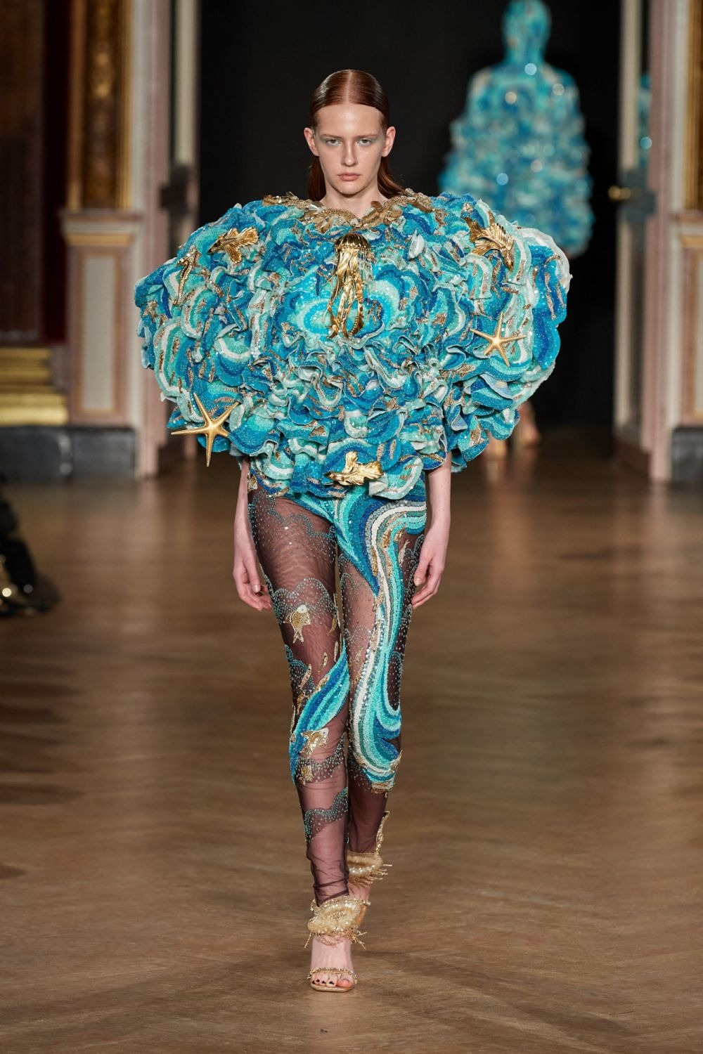 Lịch sử và nguồn gốc của Surrealist Fashion