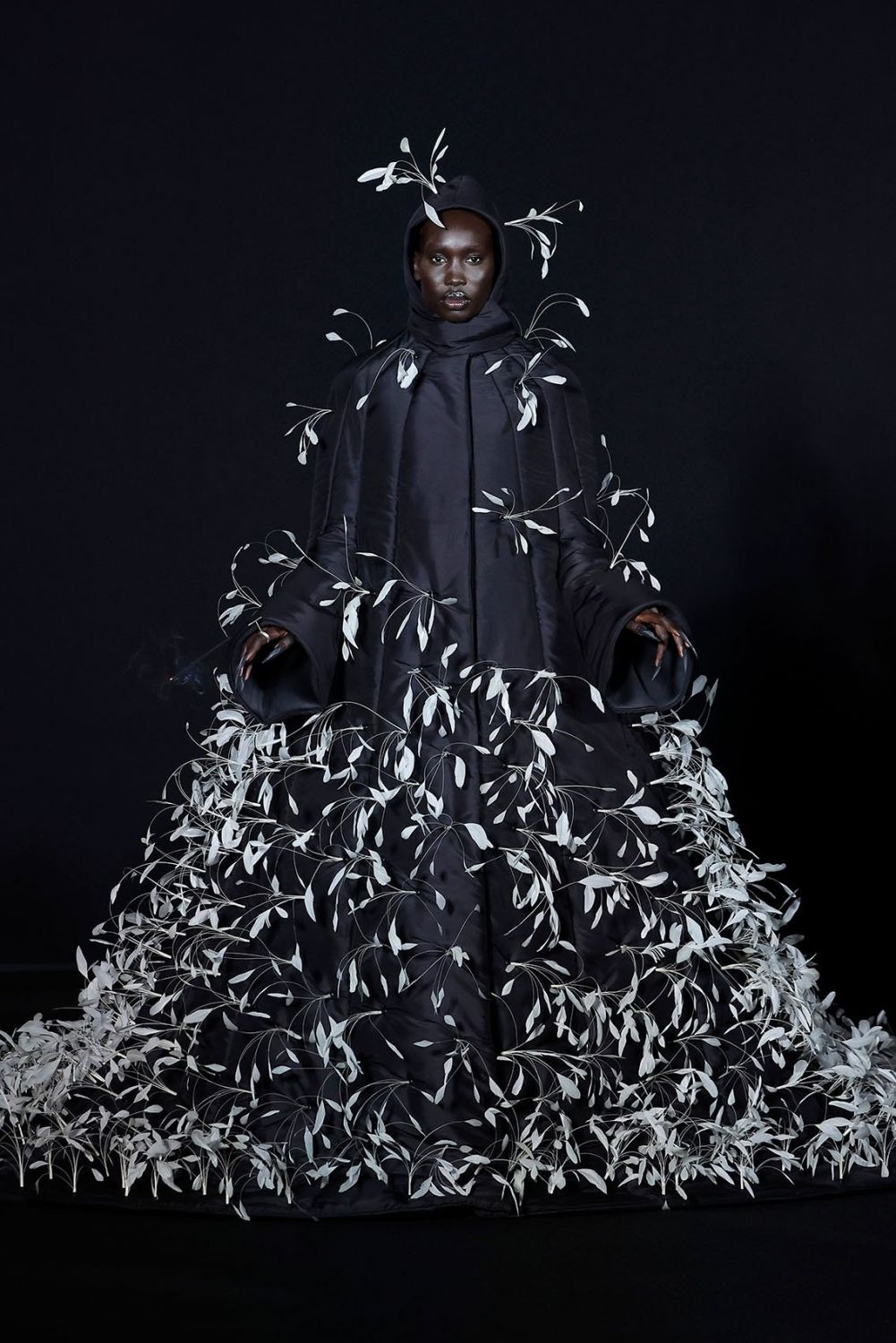 Lịch sử và nguồn gốc của Surrealist Fashion