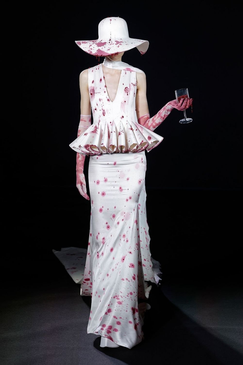 Lịch sử và nguồn gốc của Surrealist Fashion