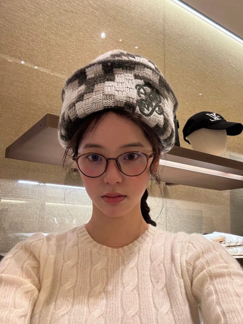 mặt kim cương đeo kính gì