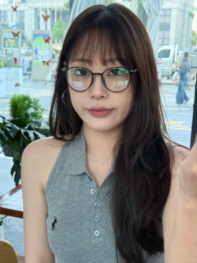 mặt kim cương đeo kính gì