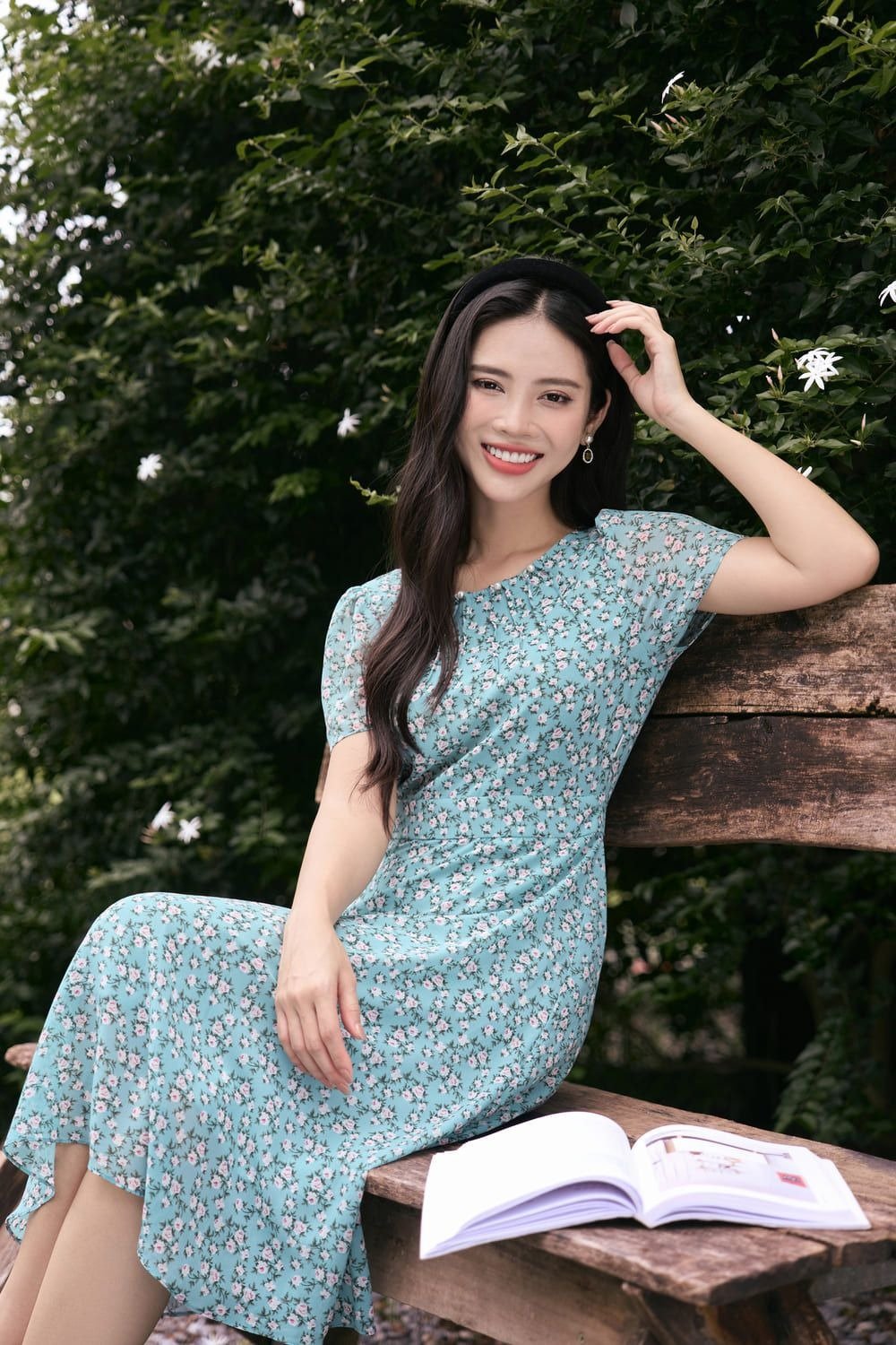 Đầm voan hoa nhí dáng suông cổ V phối cúc cài màu xanh mint