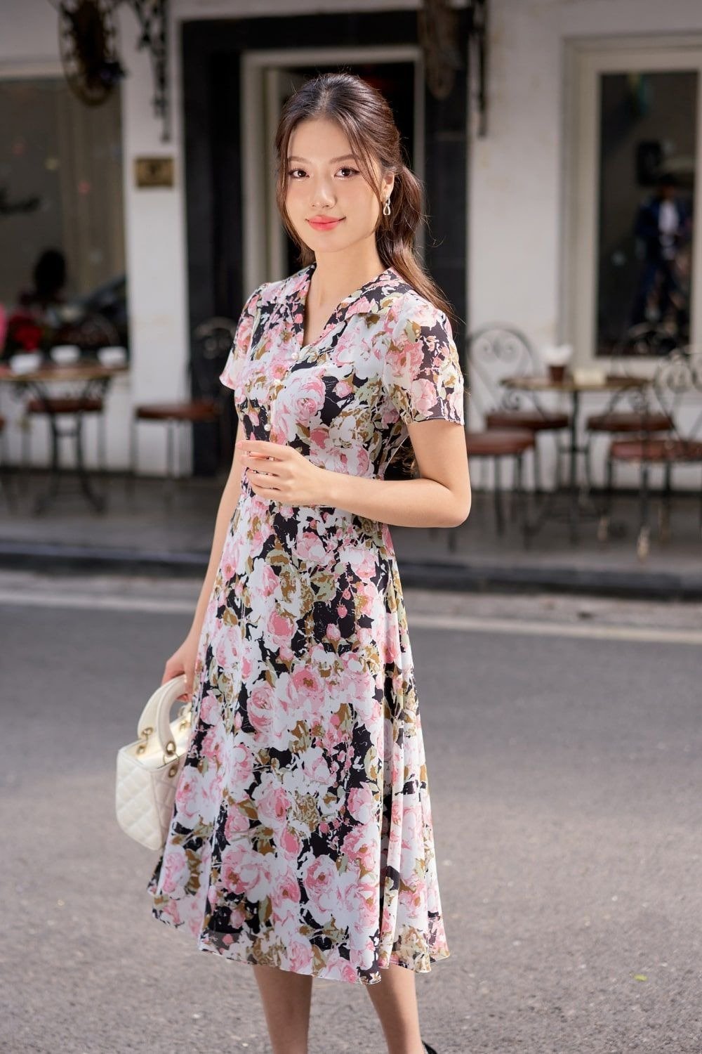 Đầm voan hoa hồng dáng midi cổ V tay cánh tiên màu trắng hồng đen