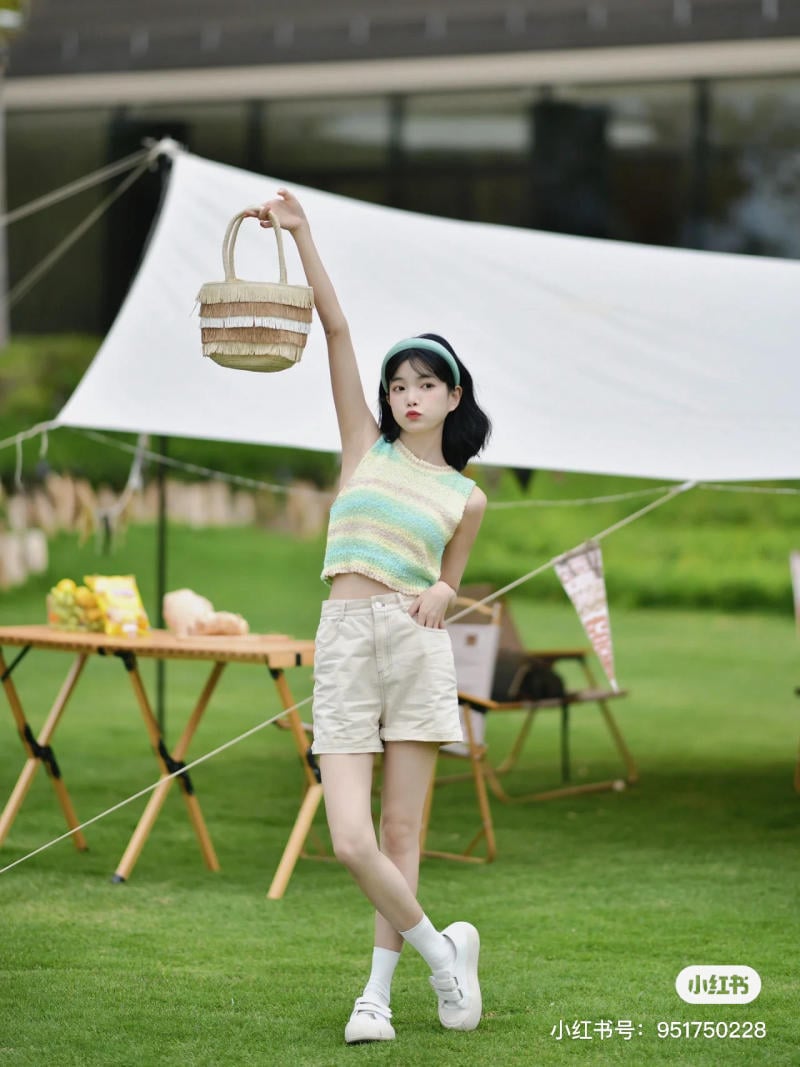 tạo dáng chụp ảnh khi đi picnic