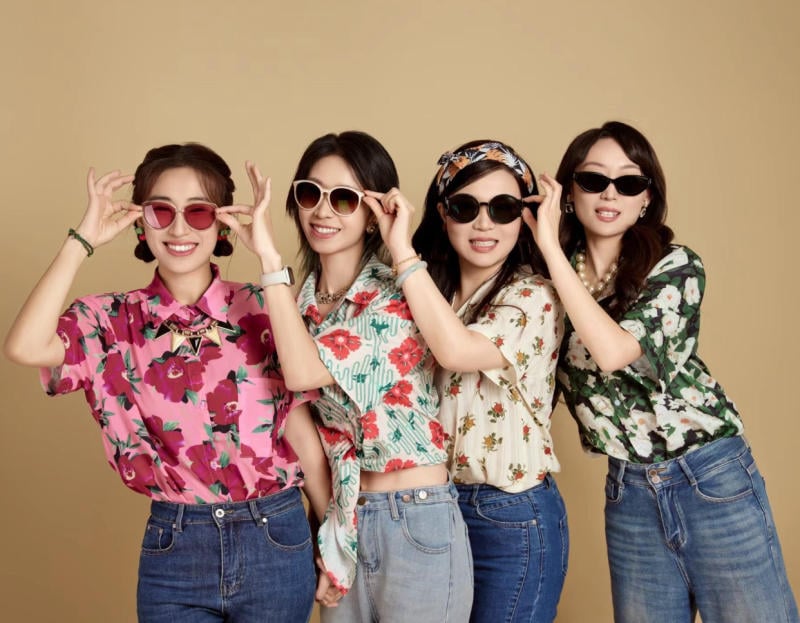 cách tạo dáng chụp ảnh nhóm 4 người