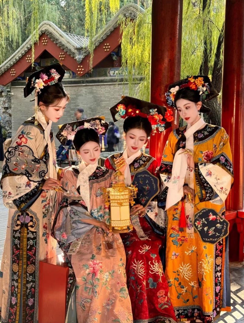 cách tạo dáng chụp ảnh nhóm 4 người