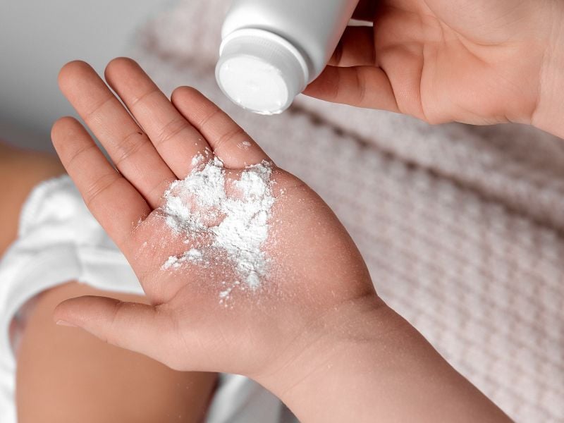 cách tẩy vết dầu mỡ trên quần áo