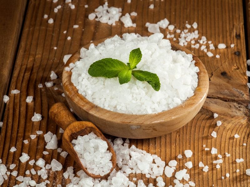 cách tẩy vết dầu mỡ trên quần áo