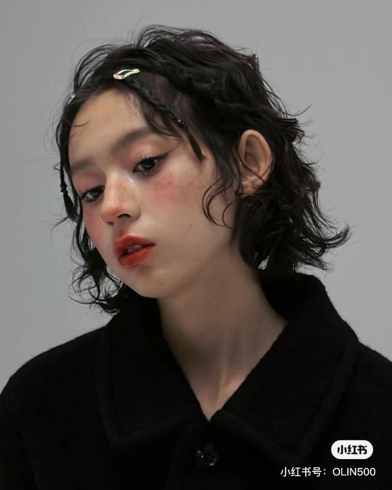 mẫu tóc uốn ngắn
