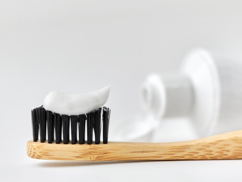 cách tẩy áo trắng bị lem màu từ áo khác