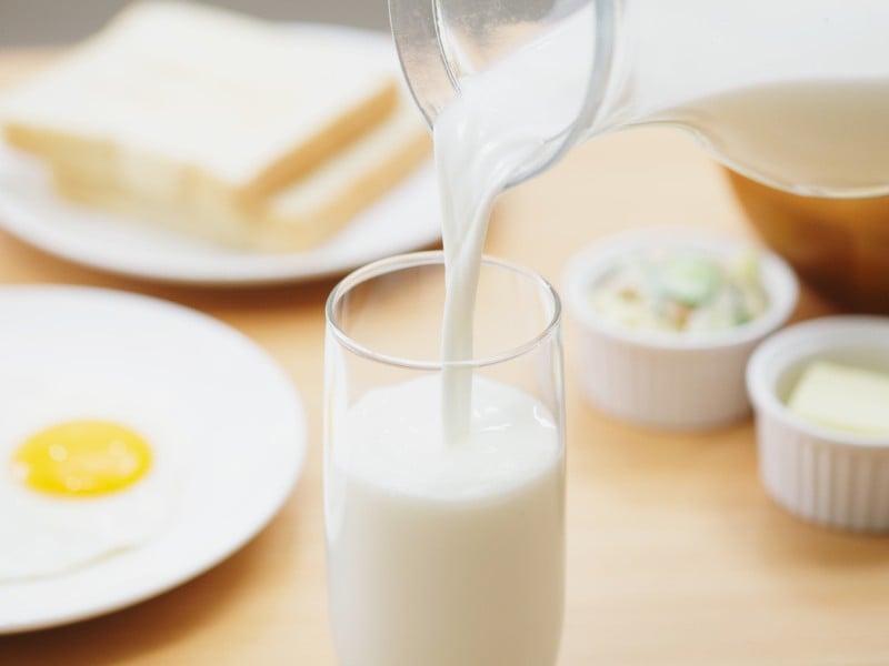 cách tẩy áo trắng bị lem màu từ áo khác