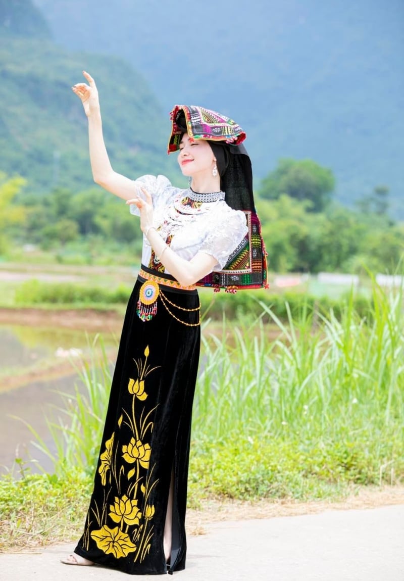 Thuê đồ dân tộc H'Mông(Mèo) - Trang phục biểu diễn DiVit