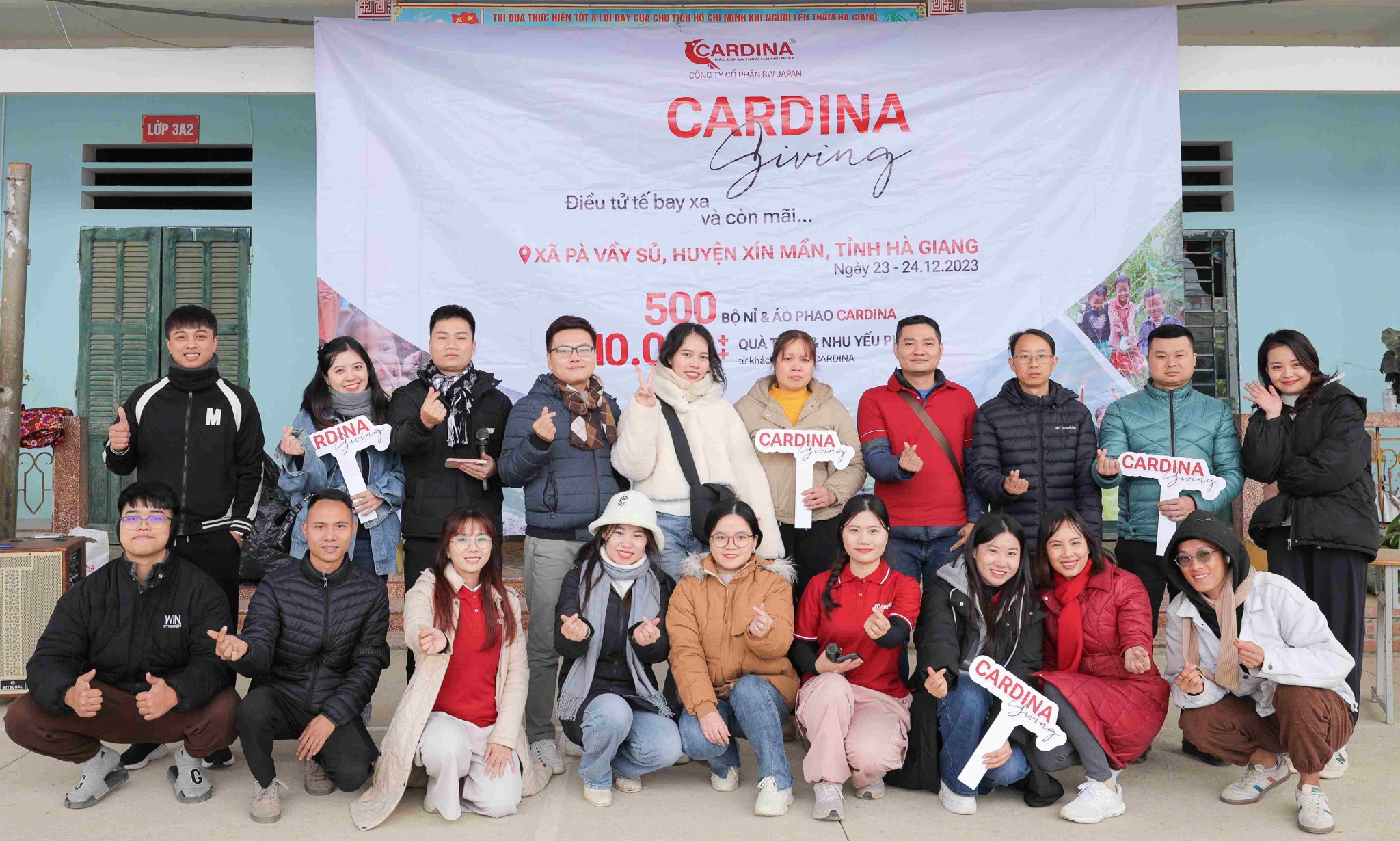 Các thành viên của Cardina đã nhận được sự ủng hộ nhiệt tình của các Đại diện UBND xã