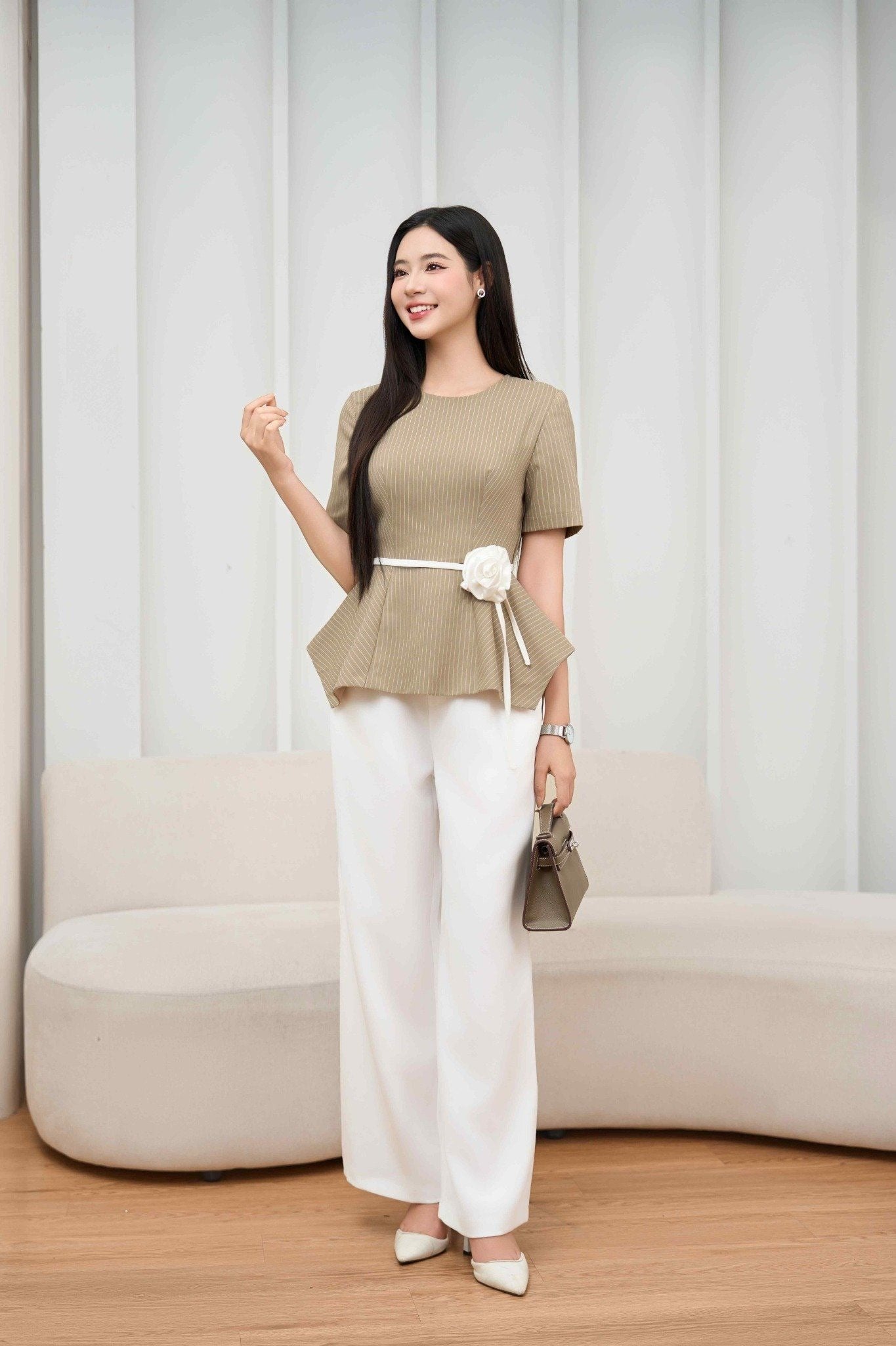 Áo peplum và quần ống rộng