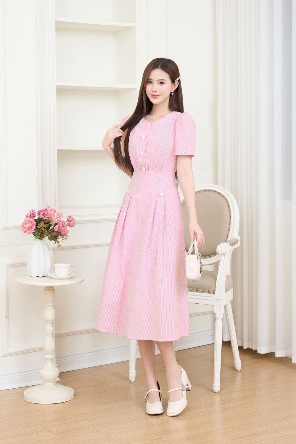 Váy liền màu hồng nữ tính