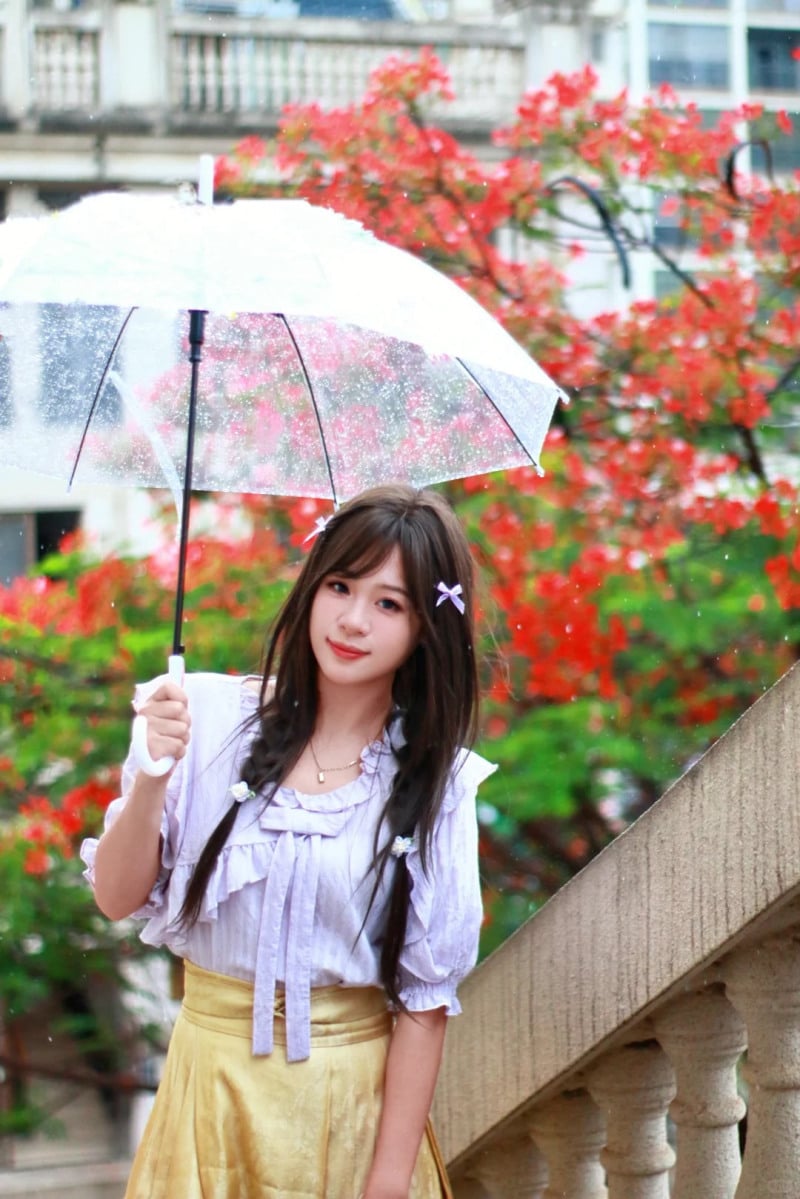 cách tạo dáng chụp ảnh cùng hoa phượng