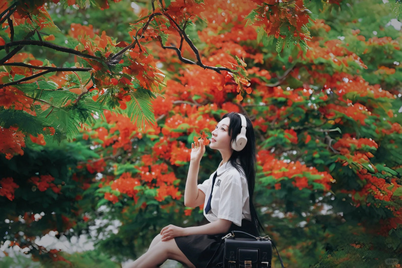 cách tạo dáng chụp ảnh cùng hoa phượng