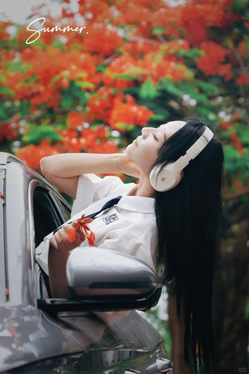 cách tạo dáng chụp ảnh cùng hoa phượng