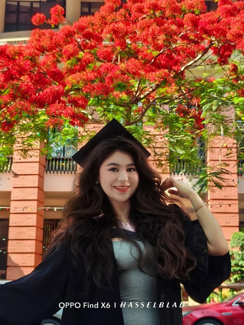 cách tạo dáng chụp ảnh cùng hoa phượng