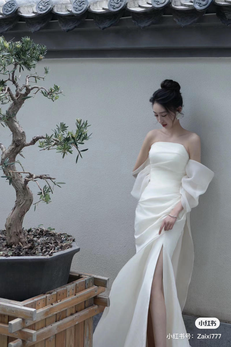 Mẫu váy cưới đi chào bàn đẹp đơn giản thanh lịch - Cẩm Ni Studio