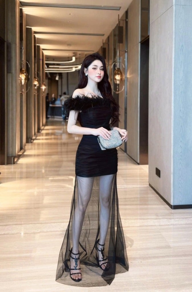 Mặc váy đen đi đám cưới